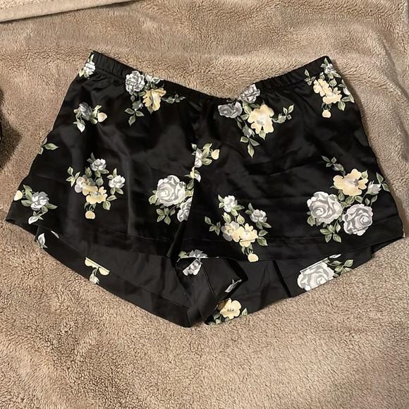 Matching pj set - Picture 2 of 4